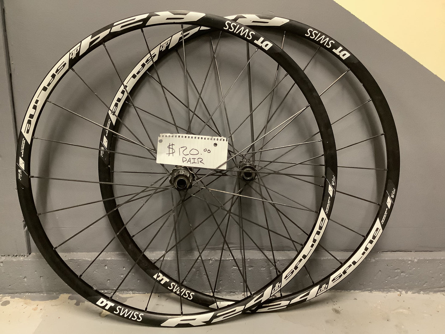 DT Swiss R24 wheelset